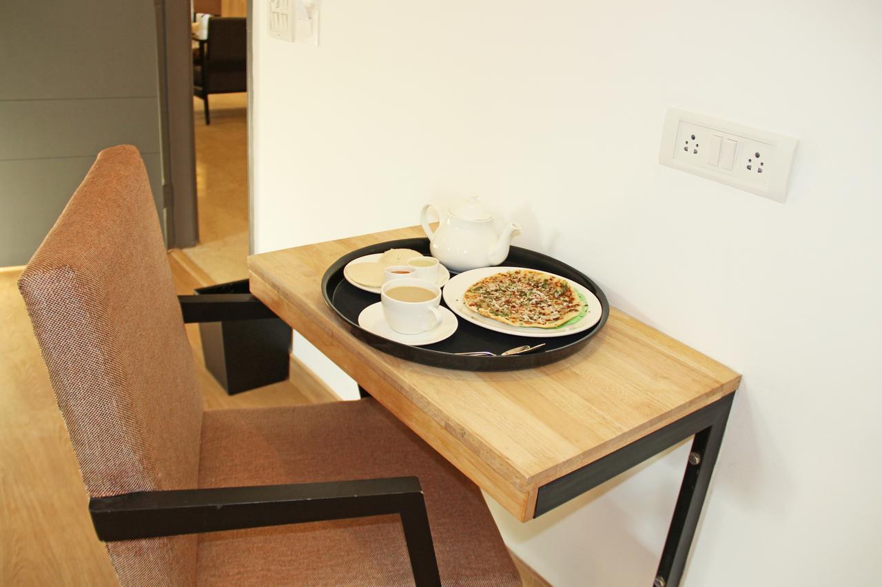 Oyo 9326 Om Sai Residency Hotel Mumbai Bagian luar foto
